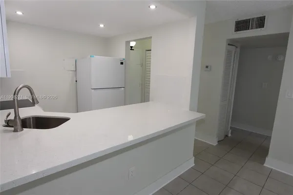 $1,800 | 4550 Northwest 9th Street, Unit 811E, Miami, FL 33126