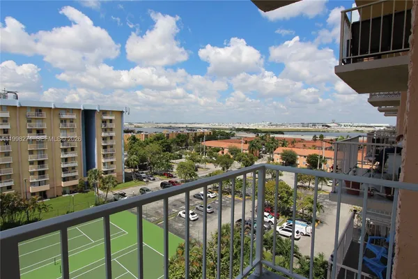 $1,800 | 4550 Northwest 9th Street, Unit 811E, Miami, FL 33126