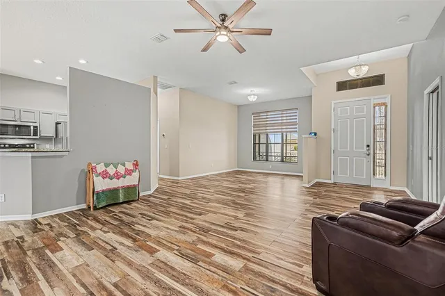 a view of a livingroom with a workspace