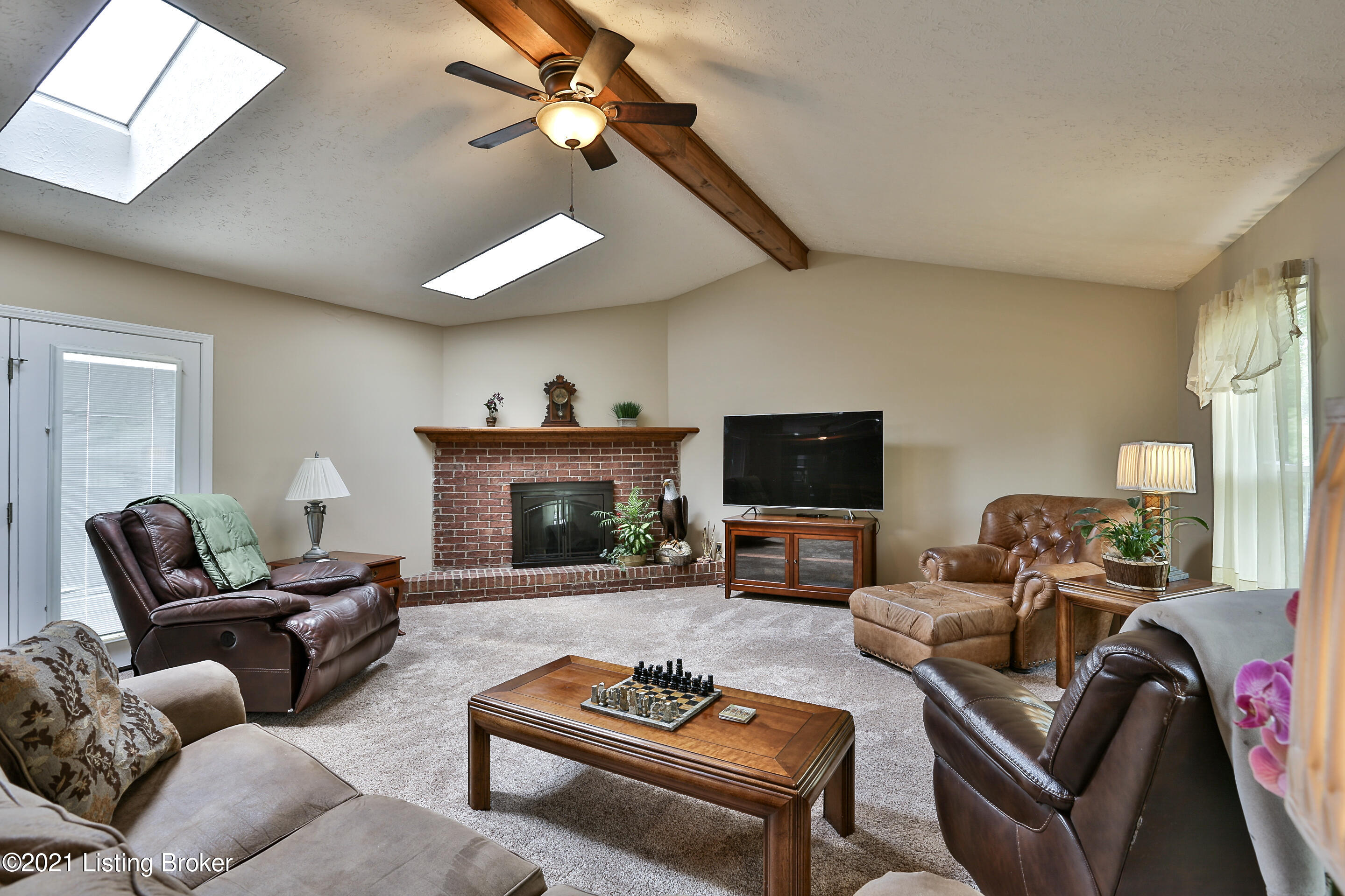 455 Veechdale Road Simpsonville, KY 40067 - Photo 9 of 39 CT6C7395