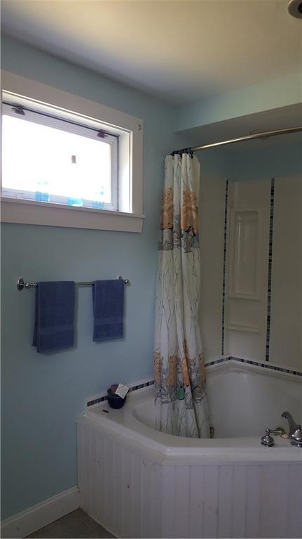 17 Sunnyside Road Bristol, ME 04539 - Photo 19 of 31 Freshly painted first floor full bath