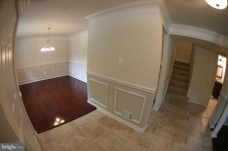 6701 Huntsman Boulevard Springfield, VA 22152 - Photo 3 of 24 Entrance / Foyer
