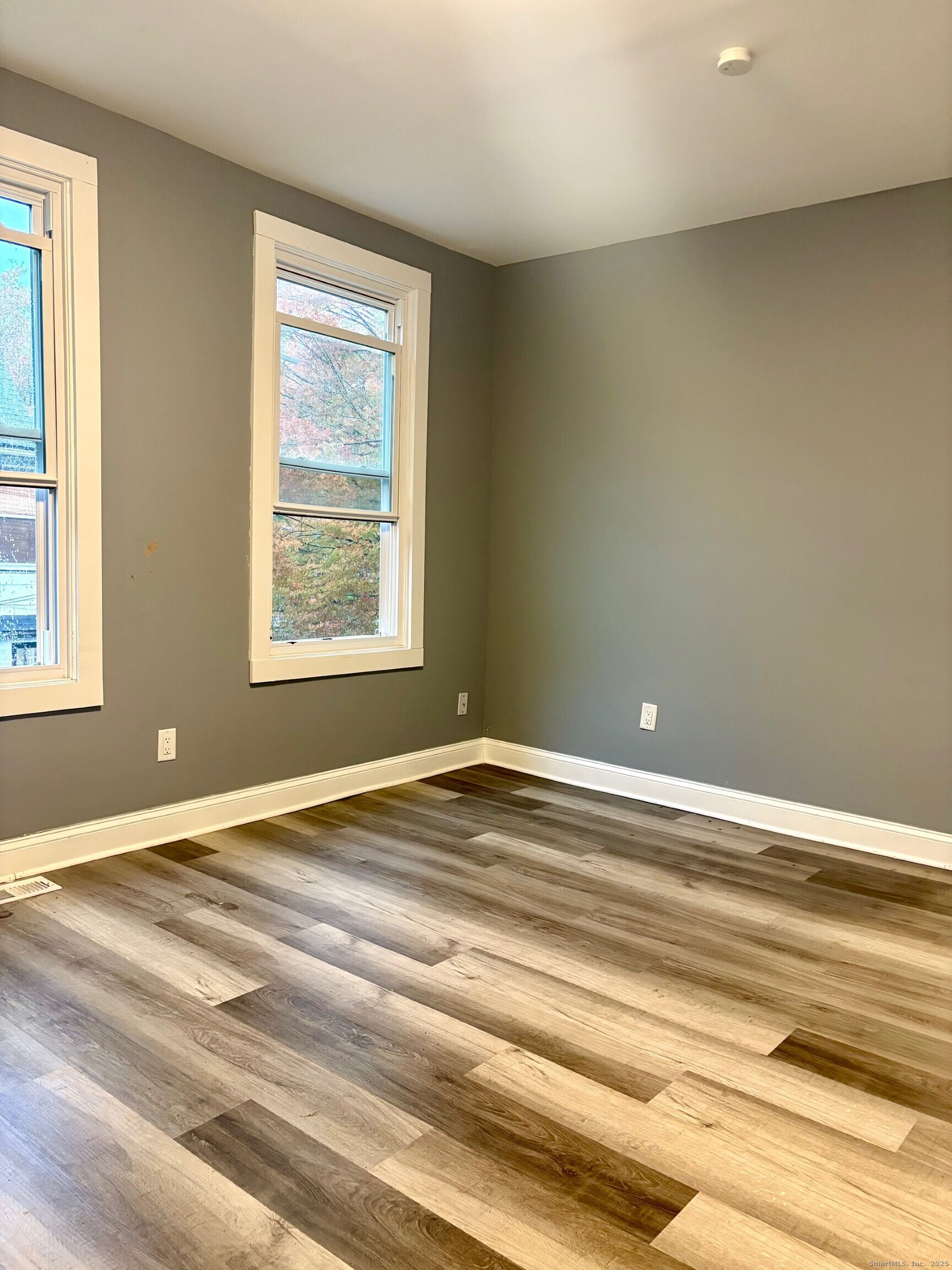 8 Read Street New Haven, CT 06511 - Photo 12 of 21 a view of a room and window