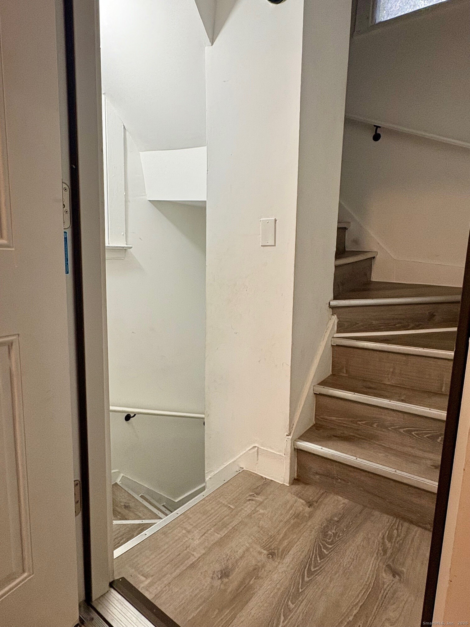 8 Read Street New Haven, CT 06511 - Photo 5 of 21 a view of entryway