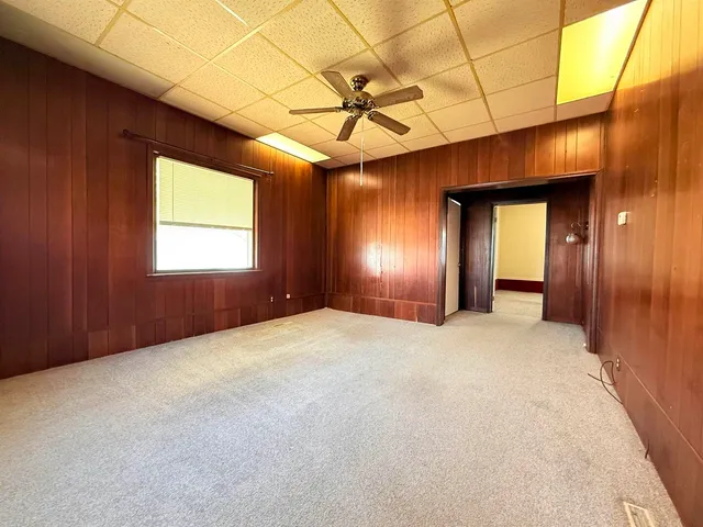 a view of a chandelier in big room and chandelier