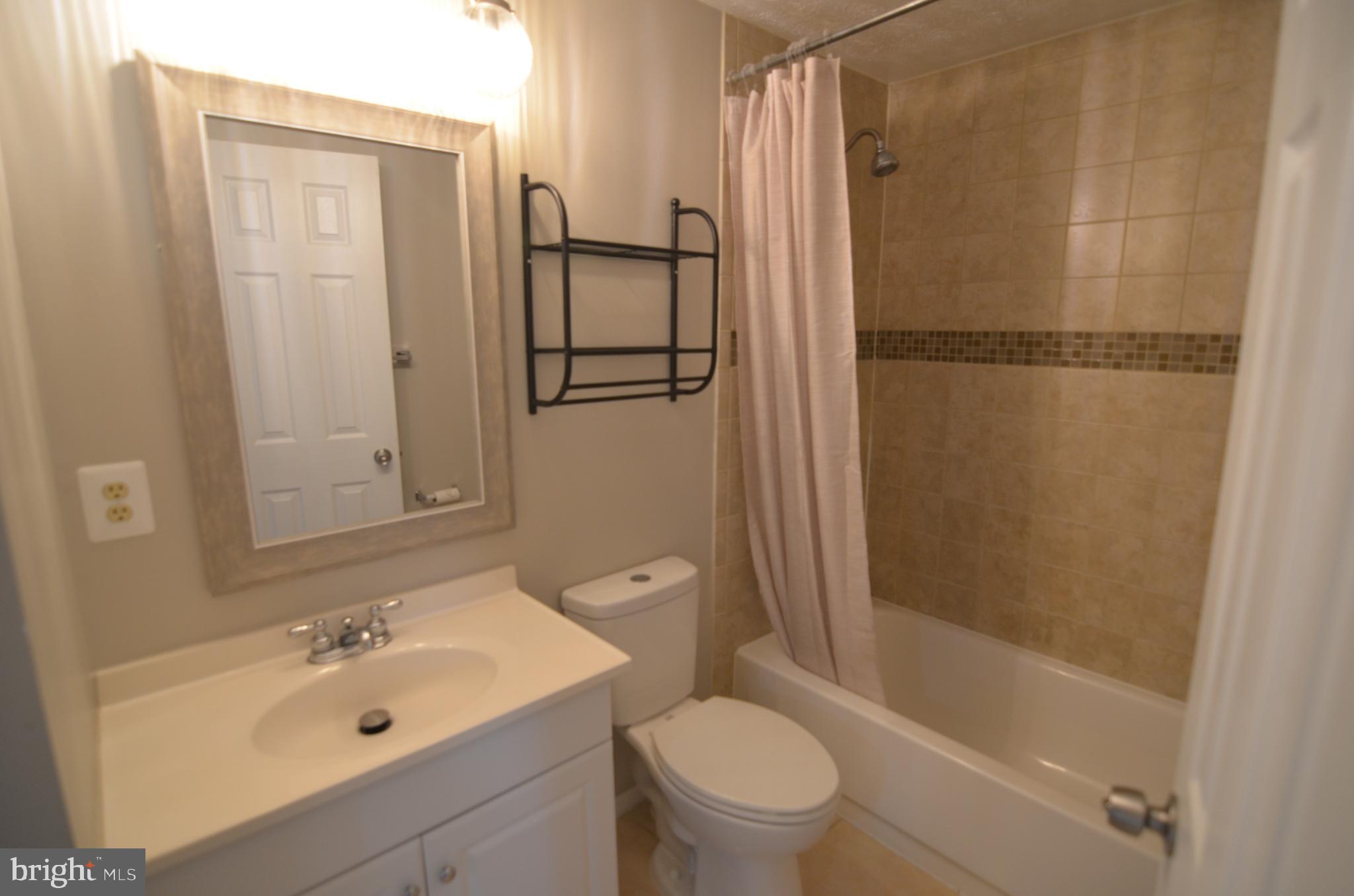 9251 Perfect Hour Columbia, MD 21045 - Photo 11 of 19 Main level bath