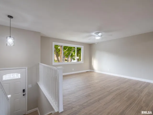 $245,900 | 2922 West Larchmont Lane, Peoria, IL 61615