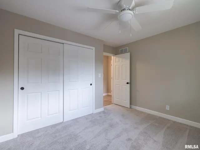 $245,900 | 2922 West Larchmont Lane, Peoria, IL 61615