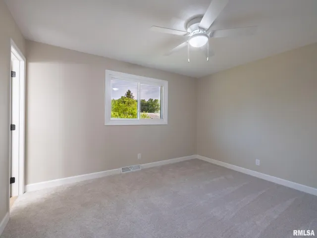 $245,900 | 2922 West Larchmont Lane, Peoria, IL 61615