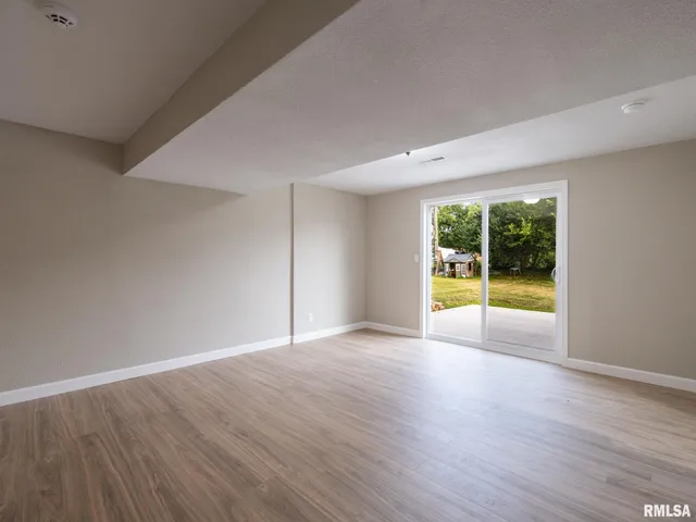 $245,900 | 2922 West Larchmont Lane, Peoria, IL 61615