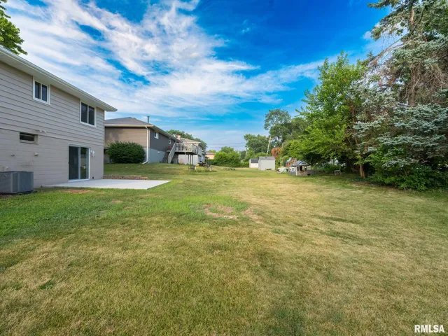 $245,900 | 2922 West Larchmont Lane, Peoria, IL 61615