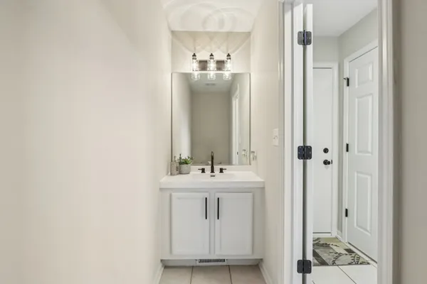 $459,900 | 2060 Lyndhurst Lane, Aurora, IL 60503