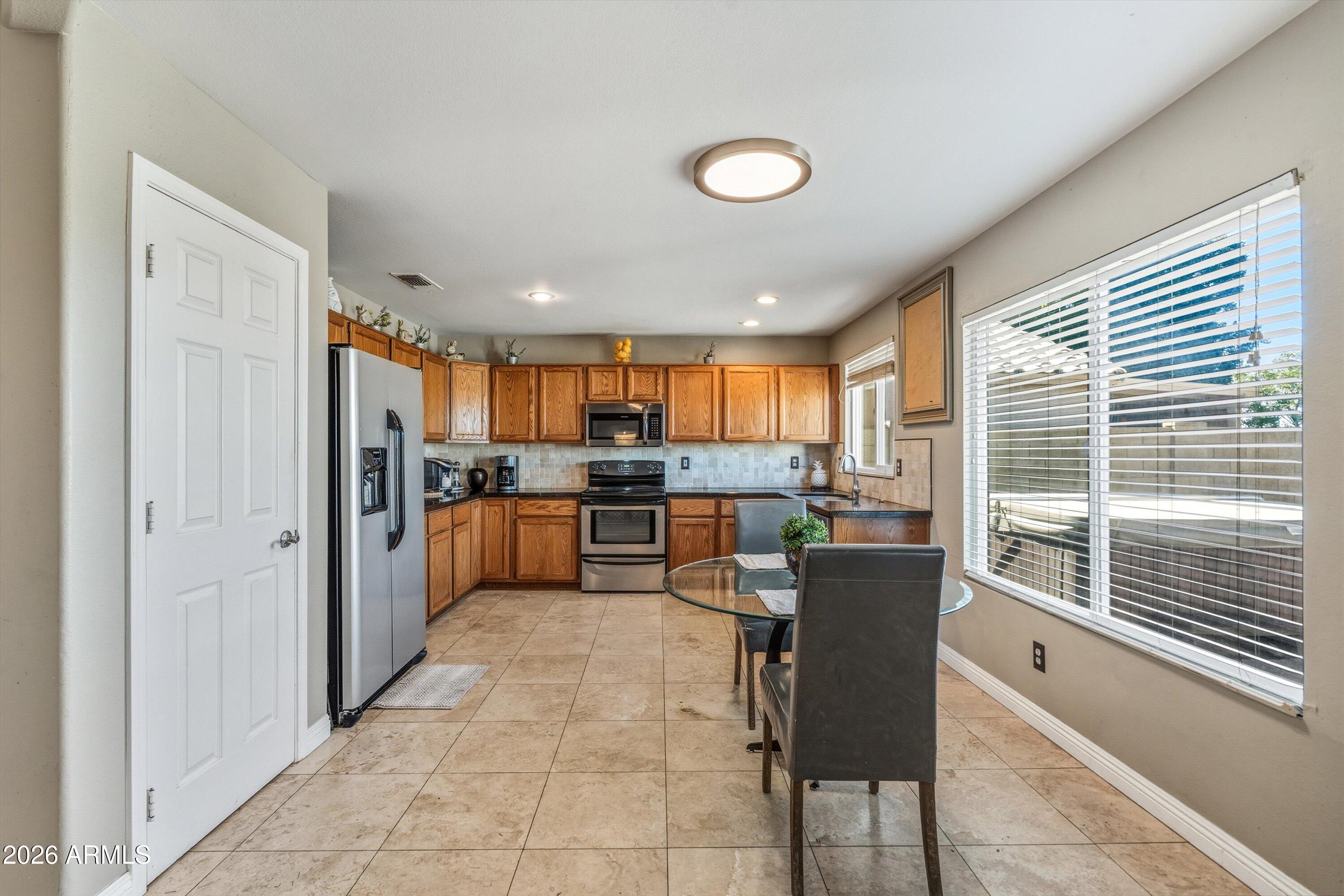 1414 North Birch Street Gilbert, AZ 85233 - Photo 11 of 43 10-Kitchen