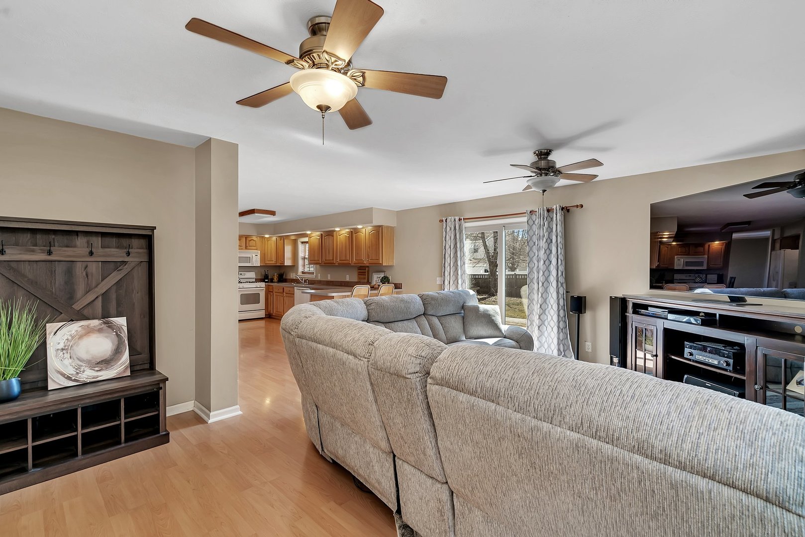 999 West Cermak Road Braidwood, IL 60408 - Photo 3 of 36 a living room with furniture and a window