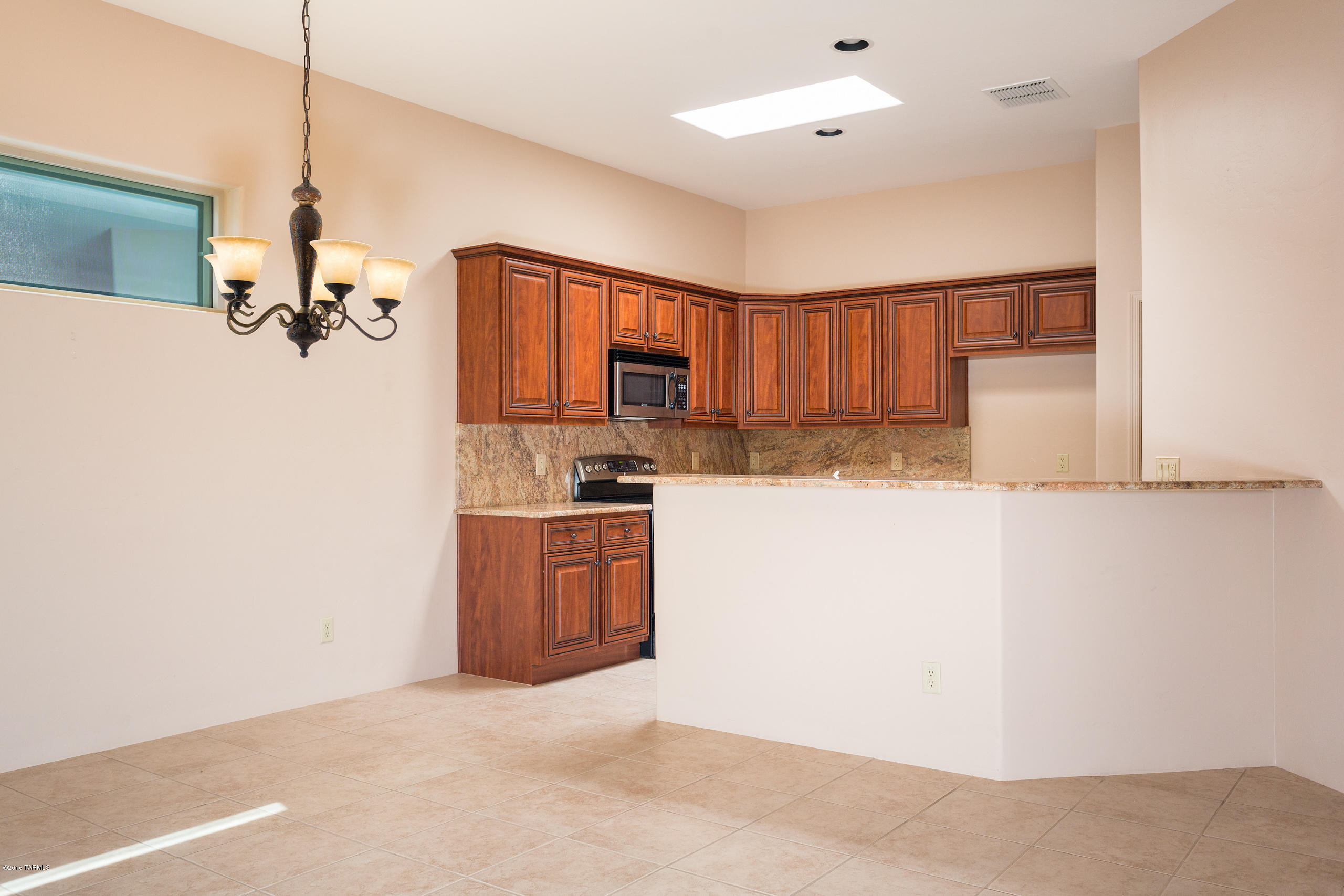 7558 West Pepper Ridge Road Tucson, AZ 85743 - Photo 8 of 21 Gallery Image 8