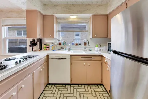 $424,900 | 4050 Church Street, Skokie, IL 60076