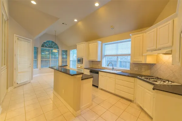 $2,800 | 516 Arcadia Drive, Keller, TX 76248
