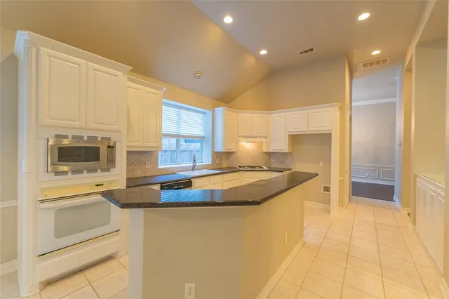 $2,800 | 516 Arcadia Drive, Keller, TX 76248