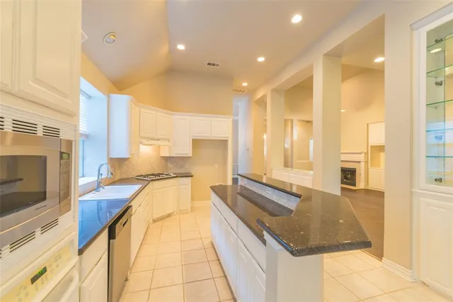 $2,800 | 516 Arcadia Drive, Keller, TX 76248