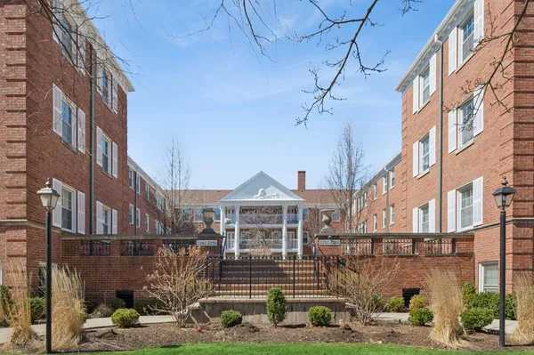$209,900 | 2242 Sherman Avenue, Unit G, Evanston, IL 60201