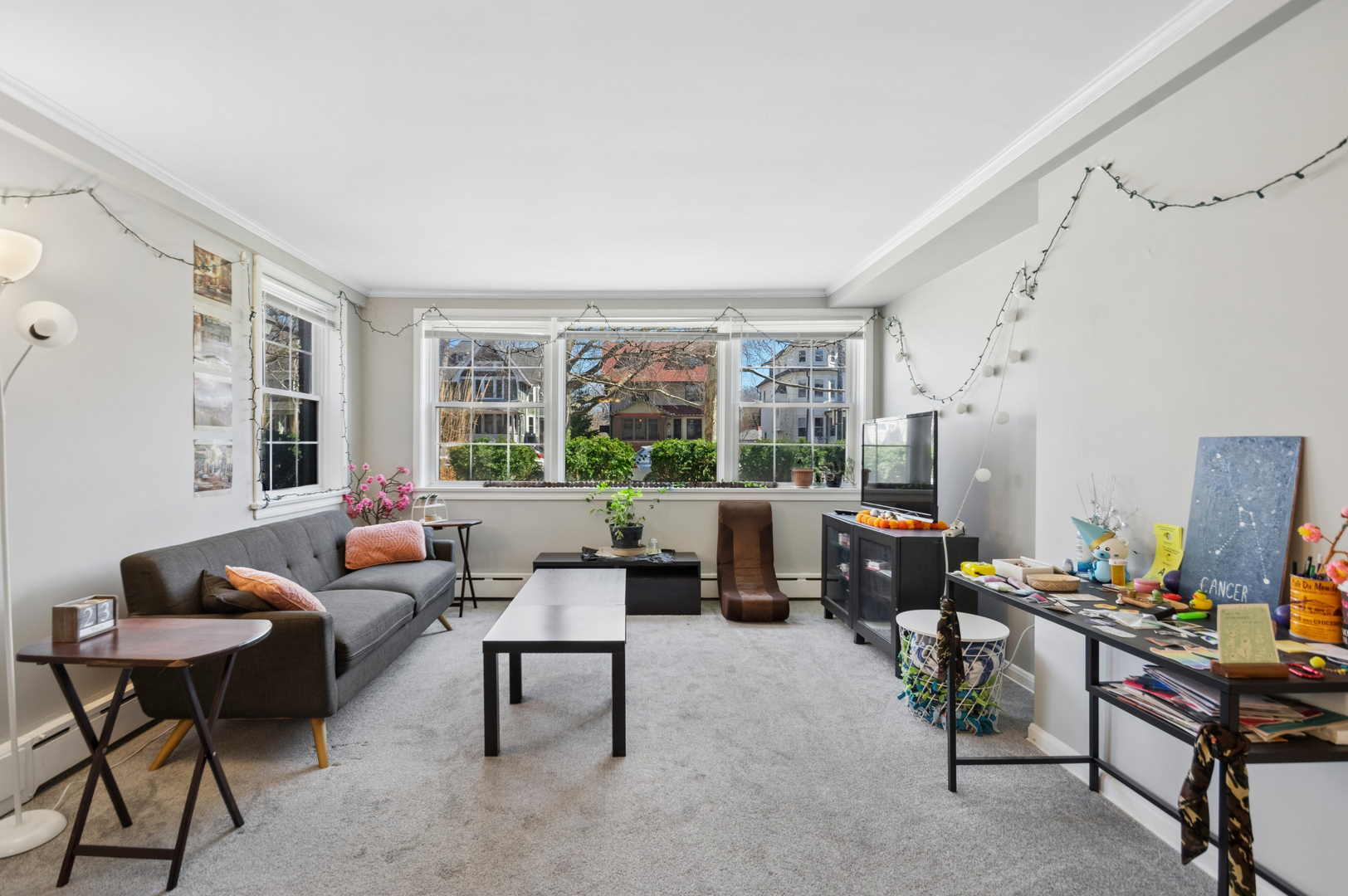 2242 Sherman Avenue, Unit G Evanston, IL 60201 - Photo 4 of 17 a living room with furniture and a large window