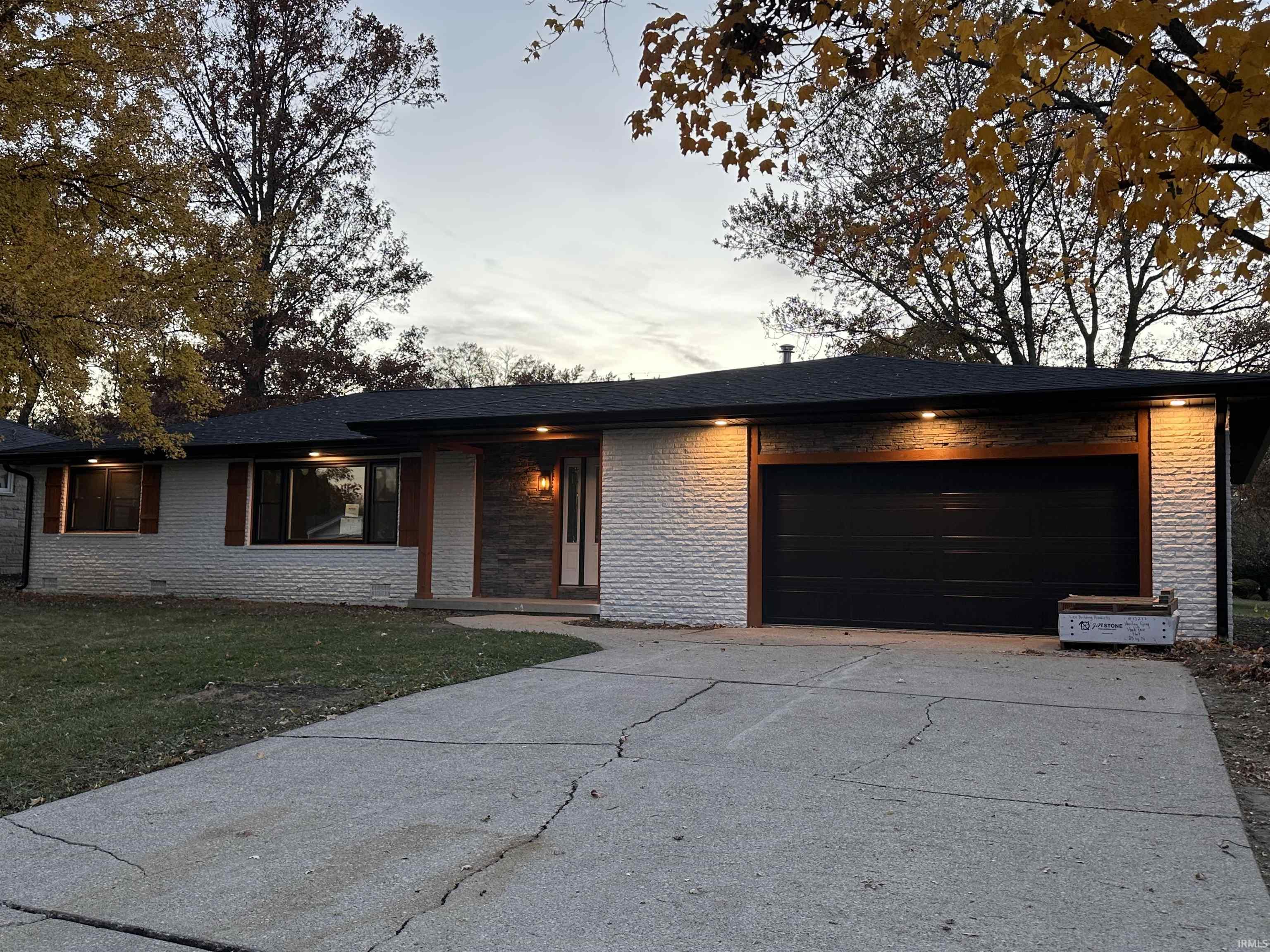 1305 North Greenbriar Road Muncie, IN 47304 - Photo 1 of 21