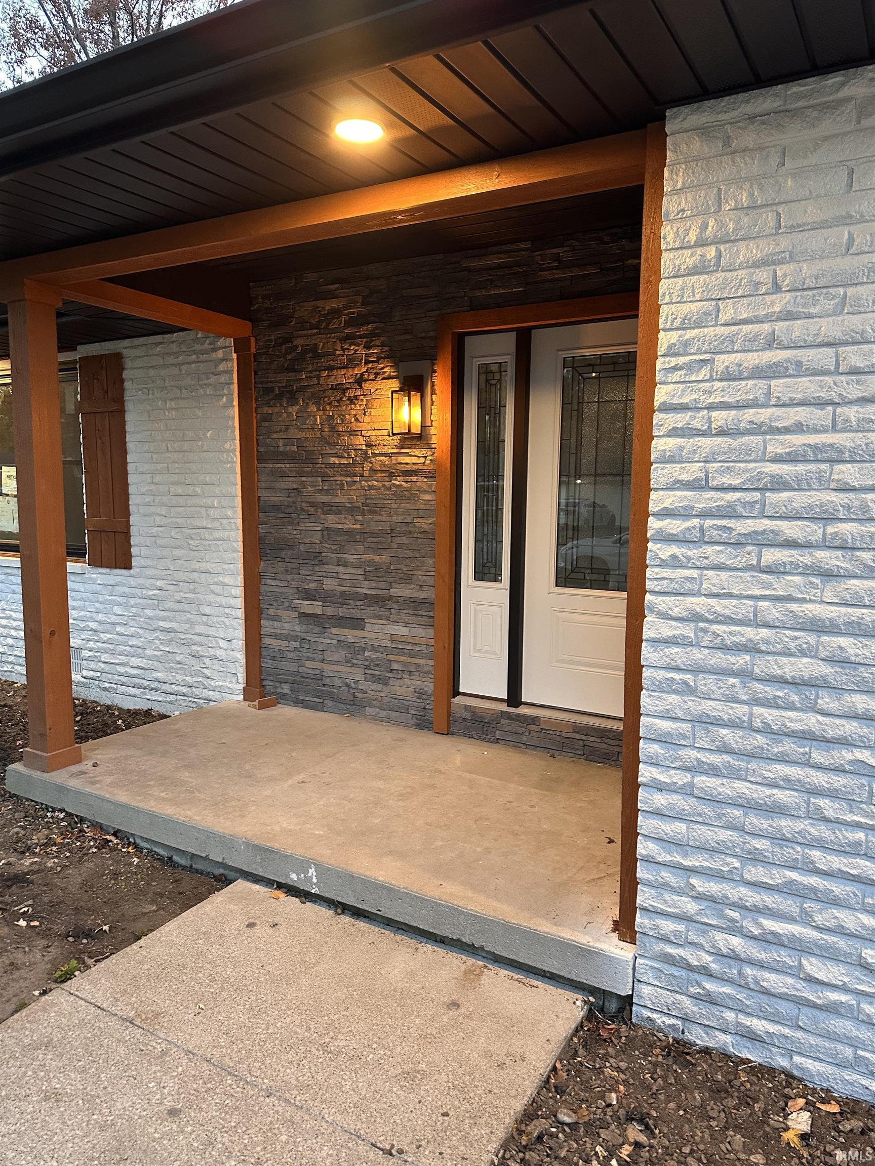 1305 North Greenbriar Road Muncie, IN 47304 - Photo 3 of 21