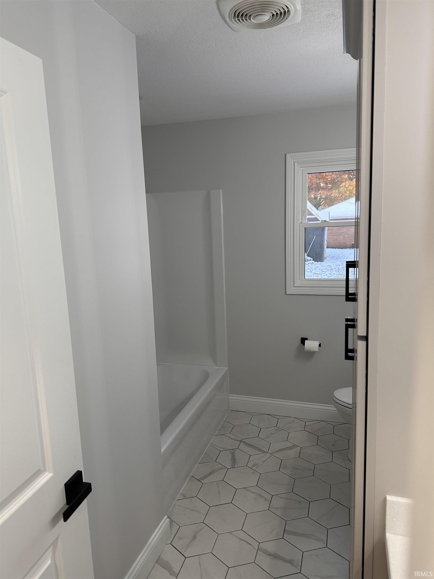 1305 North Greenbriar Road Muncie, IN 47304 - Photo 10 of 21