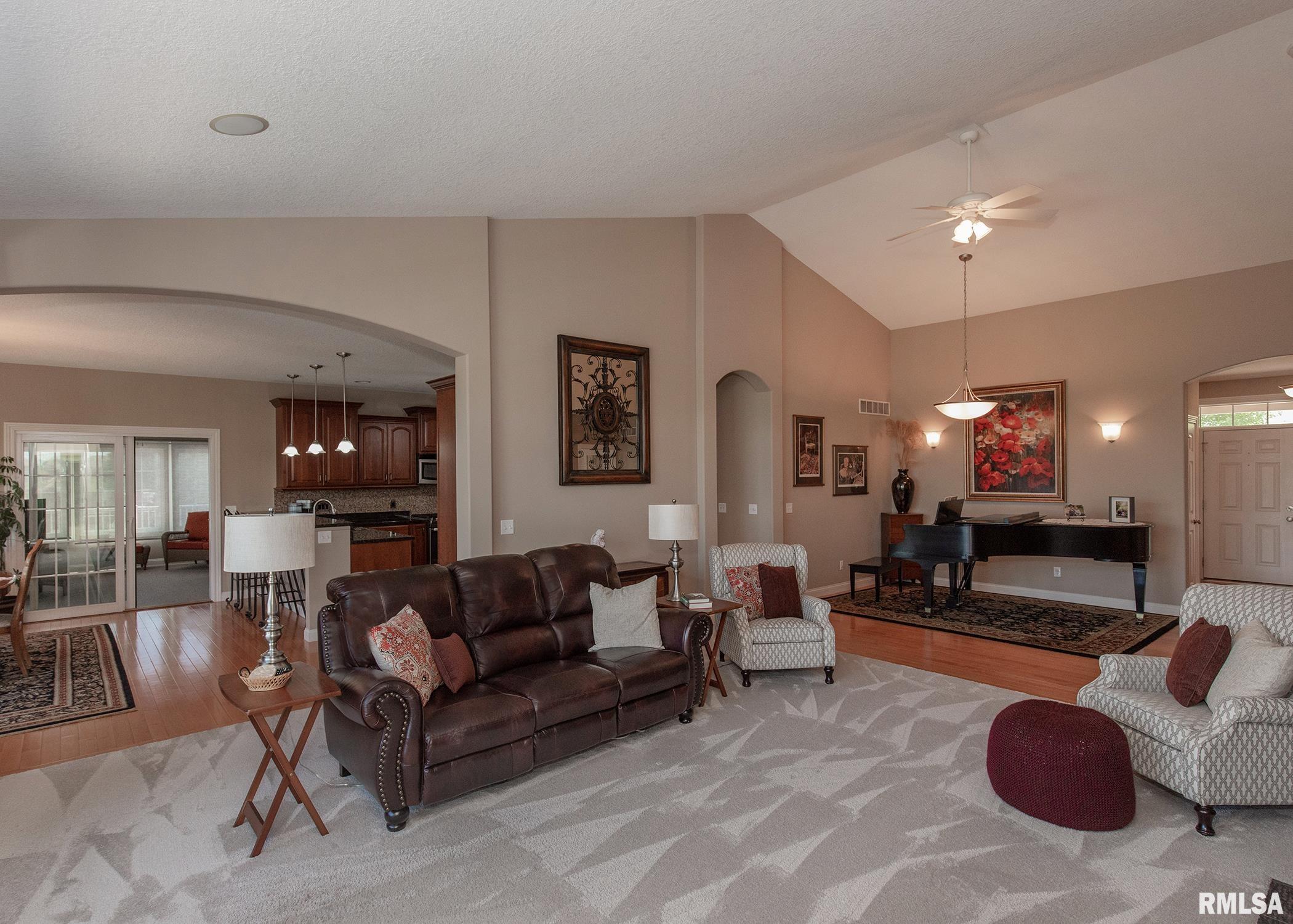 6307 Fairhaven Road Davenport, IA 52807 - Photo 6 of 54 Gallery Image 6