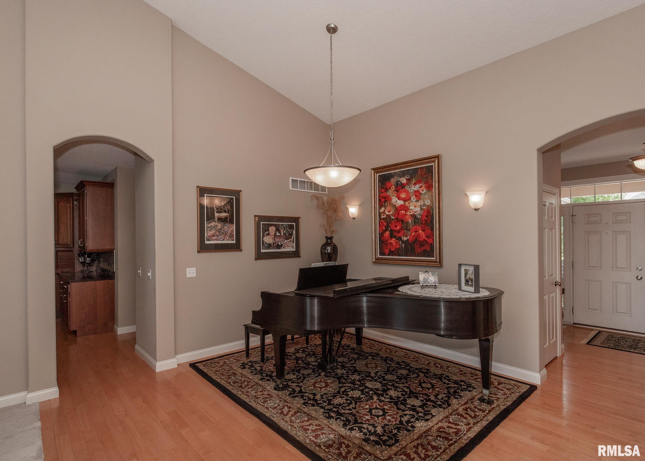 6307 Fairhaven Road Davenport, IA 52807 - Photo 8 of 54 Gallery Image 8