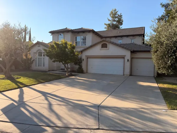 $658,000 | 5408 West Perez Avenue, Visalia, CA 93291