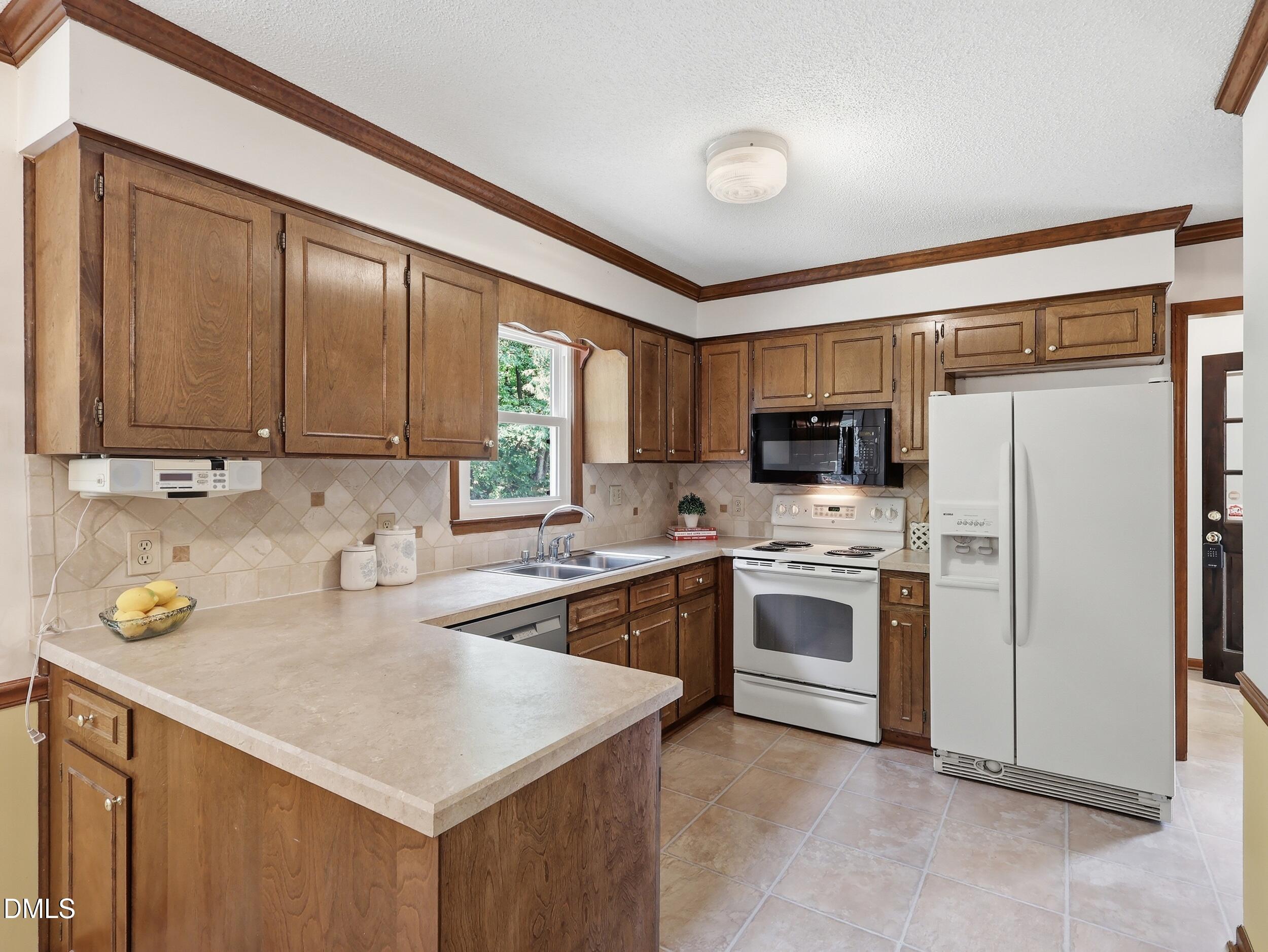 7312 Deer Track Drive Raleigh, NC 27613 - Photo 6 of 43