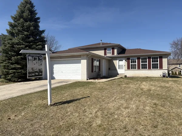 $430,000 | 2 Beaver Creek Court, Bolingbrook, IL 60490