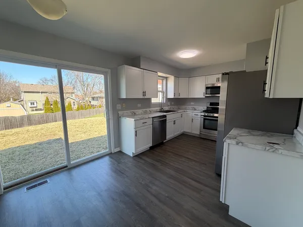 $409,900 | 2 Beaver Creek Court, Bolingbrook, IL 60490