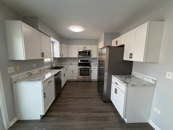 $409,900 | 2 Beaver Creek Court, Bolingbrook, IL 60490