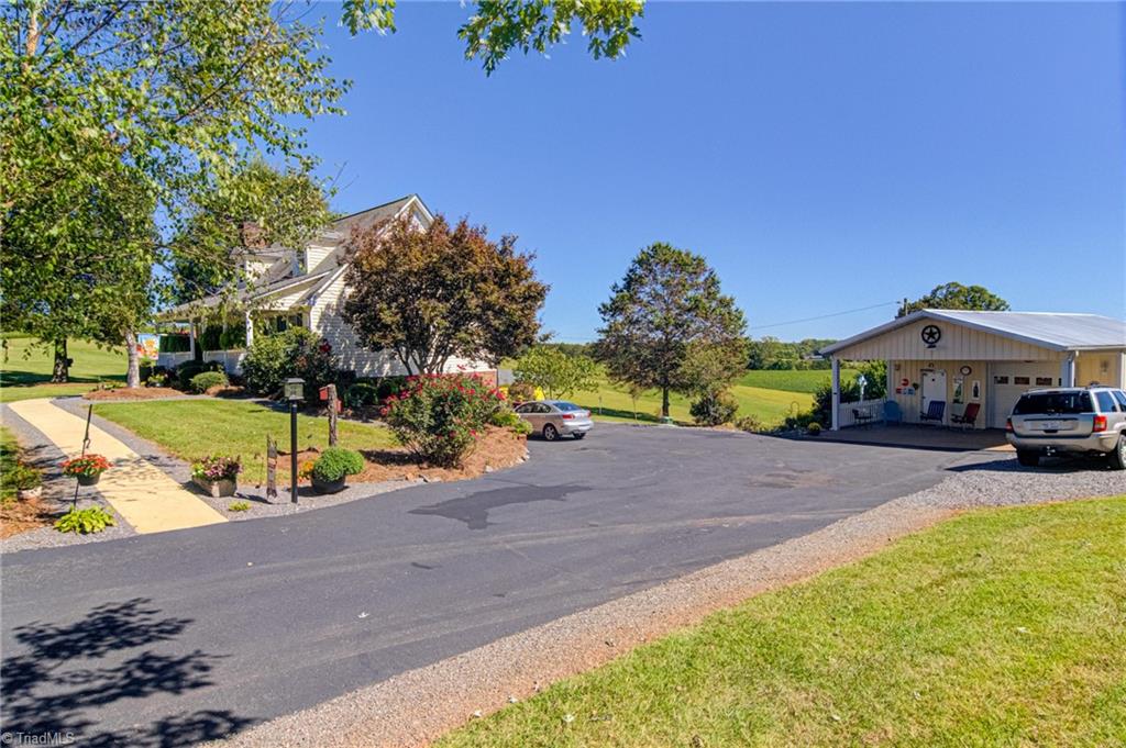 719 Corner Road Pinnacle, NC 27043 - Photo 33 of 50