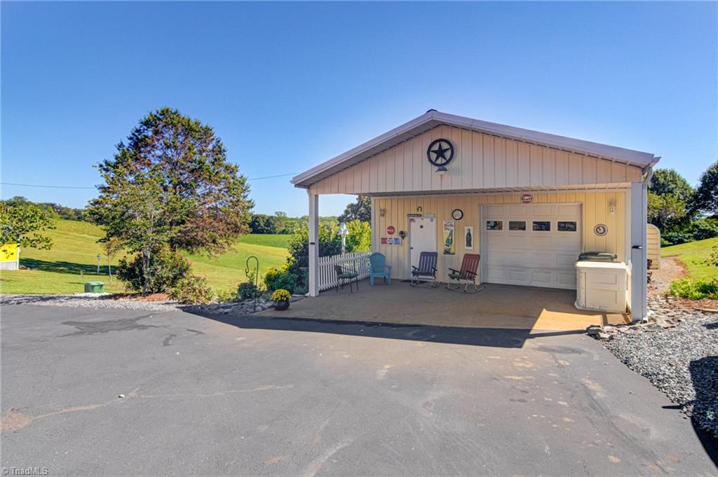 719 Corner Road Pinnacle, NC 27043 - Photo 34 of 50