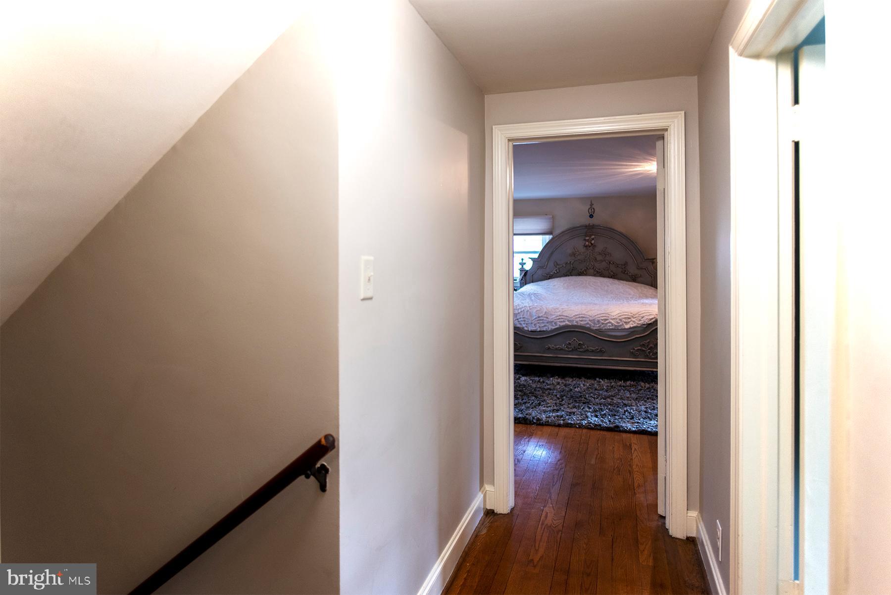 18921 Preston Road Hagerstown, MD 21742 - Photo 22 of 38 2nd floor hall