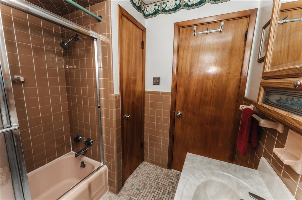 1061 Martin Road Tarentum, PA 15084 - Photo 14 of 25 a bathroom with a tub and shower