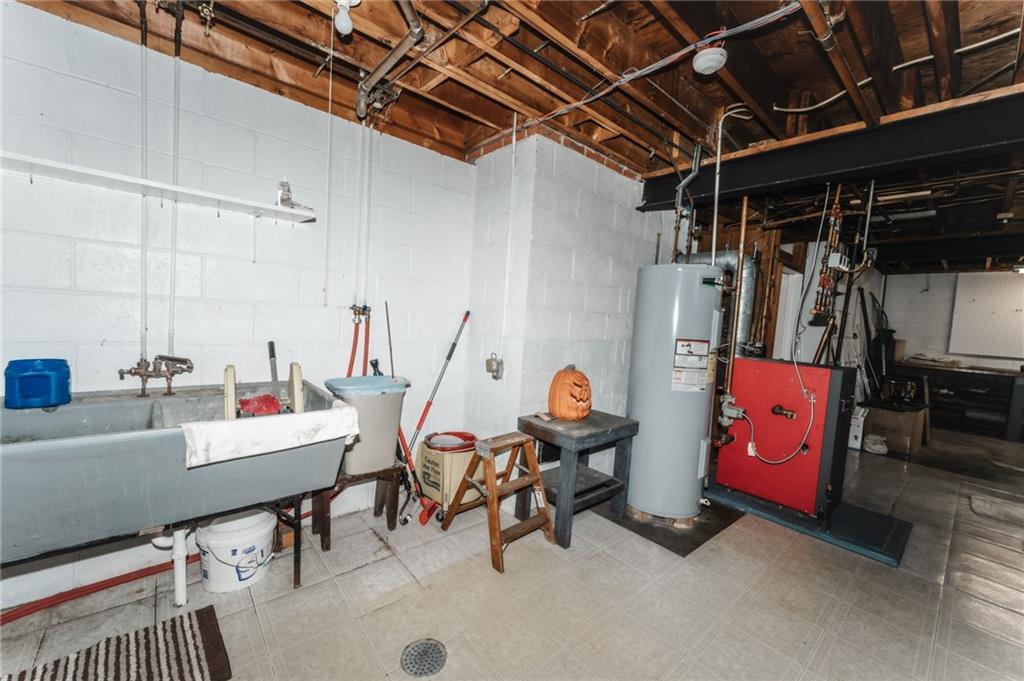 1061 Martin Road Tarentum, PA 15084 - Photo 20 of 25 a living room with patio