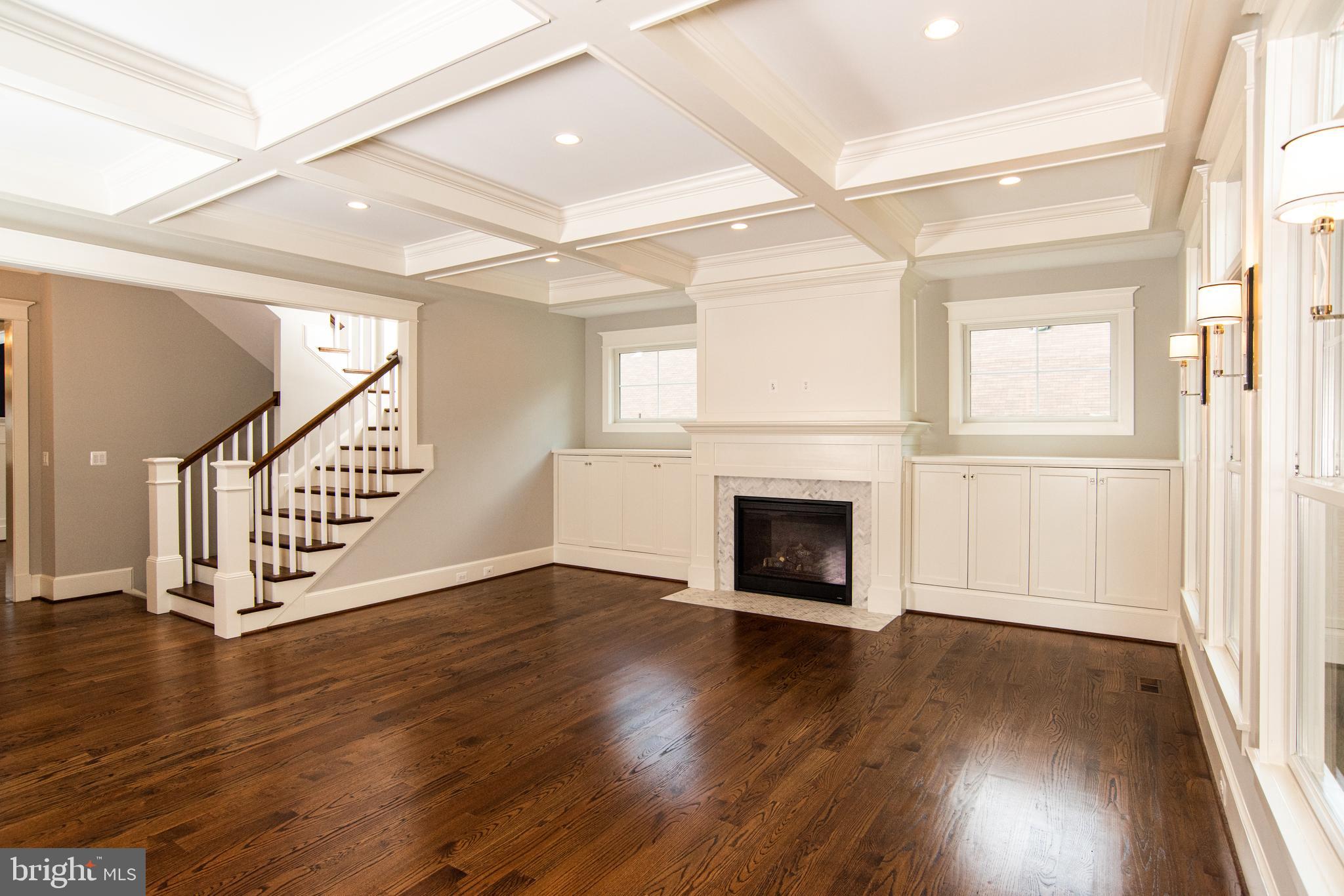 118 Kingsley Road Southwest Vienna, VA 22180 - Photo 4 of 24 Gallery Image 4