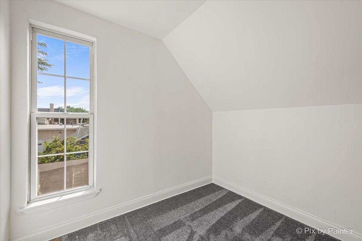 309 Griswold Street Elgin, IL 60123 - Photo 21 of 39 an empty room with windows