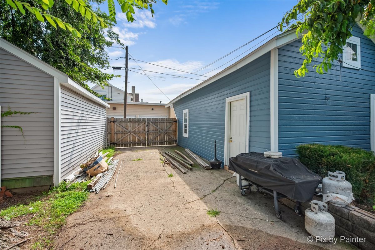 309 Griswold Street Elgin, IL 60123 - Photo 25 of 39 a backyard of a house with outdoor seating
