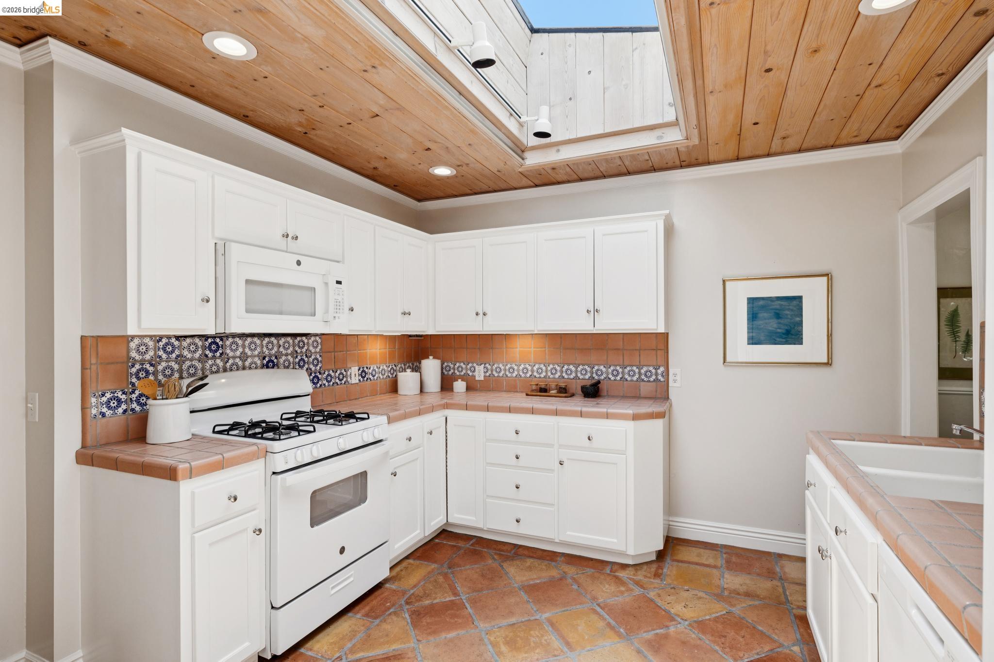 664 Vincente Avenue Berkeley, CA 94707 - Photo 12 of 54