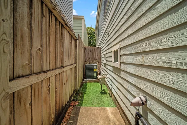 $1,975 | 1523 Cook Street, Houston, TX 77006