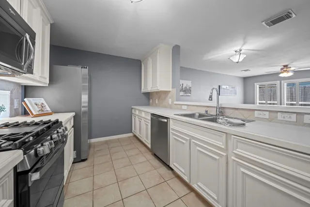 $1,975 | 1523 Cook Street, Houston, TX 77006