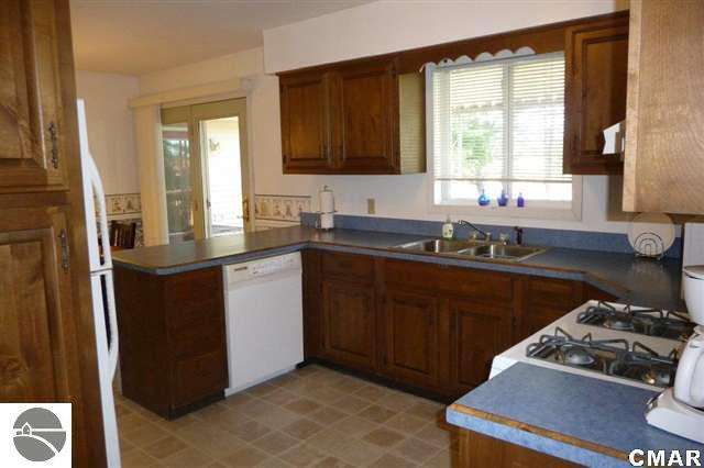 7450 South Mission Road Mount Pleasant, MI 48858 - Photo 12 of 25 1772305-11.JPG