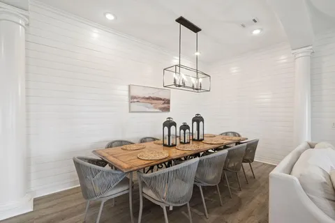 a view of a livingroom with furniture