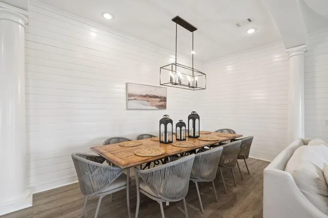 a view of a livingroom with furniture