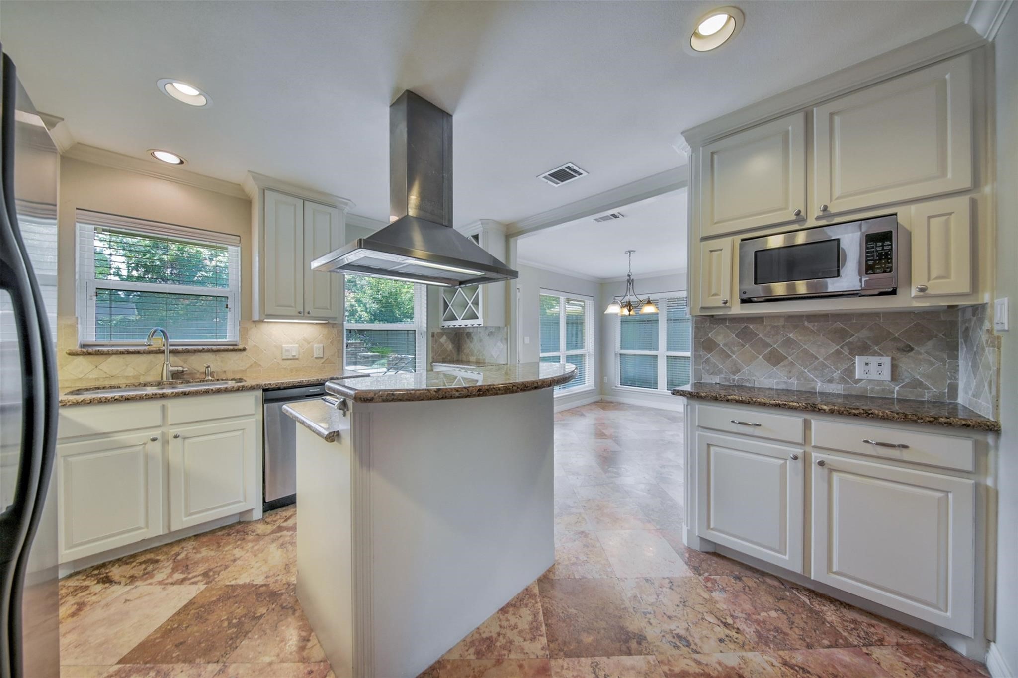 1423 Thornton Road Houston, TX 77018 - Photo 8 of 10 Gallery Image 8